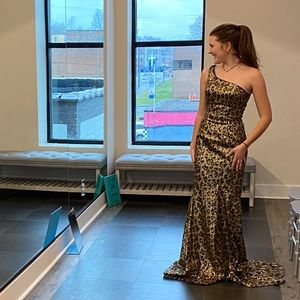 Meet your Posher, Libby